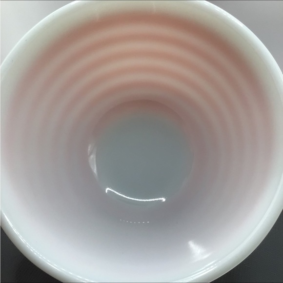 PYREX ANTIQUE RAINBOW STRIPES (PINK) 401 Mixing Bowl Circa 1965 Quantity: 1 - Picture 6 of 12